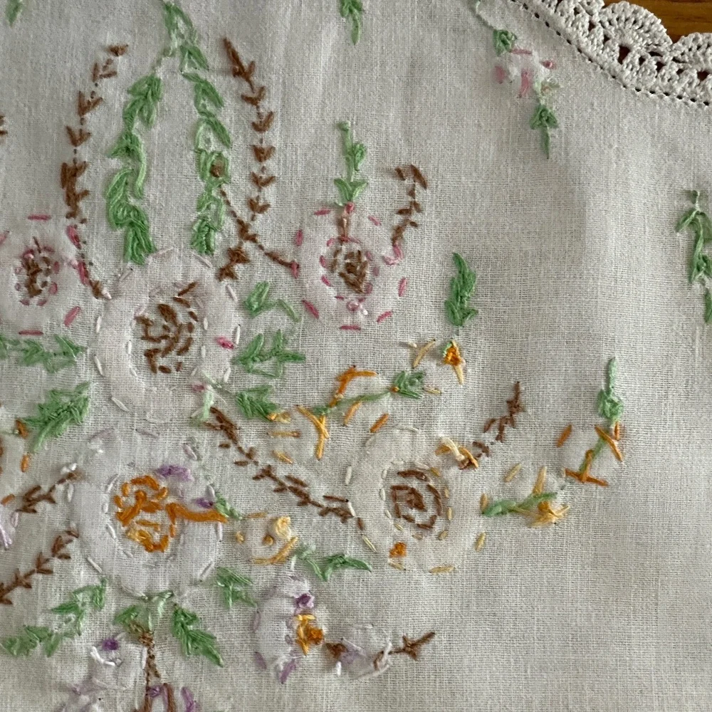 Vintage Embroidered Linen Dresser Scarf Runner Crochet Edge 34